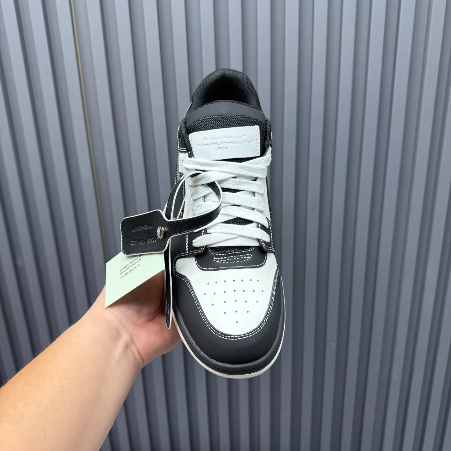 【off- white】P: 620💰Couple model👫, Size: 35-44 (Customized for men 38.45.46) High-quality version👊 "Out of office" series original molding, original lasting, production process 1:1 Original ➰OFF GRAY WHITE OW ➰ First-layer cowhide Imported skin-friendly and environmentally friendly polyester mesh Original molding high elastic and environmentally friendly molding pad Made with the original lasting process. The original molded rubber outsole (never yellows and deforms) has a super correct shape, bright color and strong three-dimensional effect👍. Packaging💯Full set of packaging synchronized with the official website (branded paper, certificate of quality, branded cloth bag)